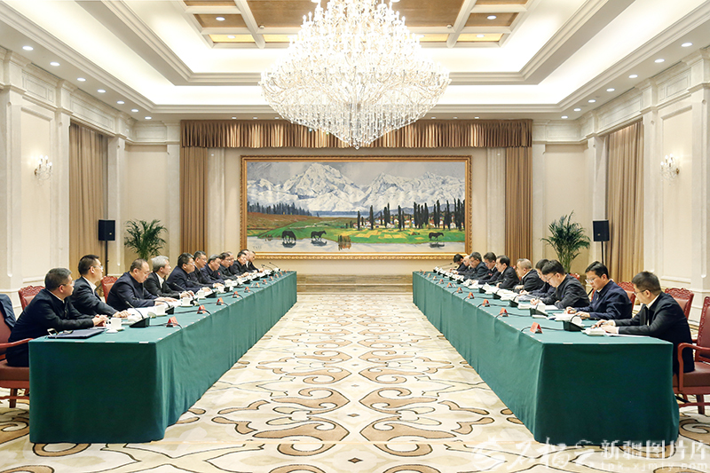 陳小江艾爾肯·吐尼亞孜會(huì)見(jiàn)中國(guó)中鐵股份有限公司董事長(zhǎng)陳文健